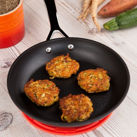 Le Creuset Volcanic Round Cool Tool primary image