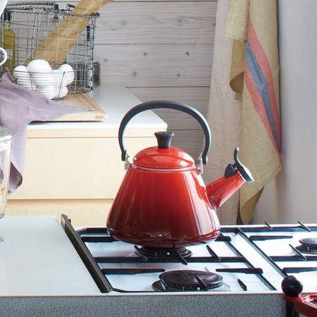 Le Creuset Cerise Kone Kettle primary image