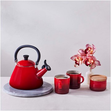 Le Creuset Cerise Kone Kettle Image