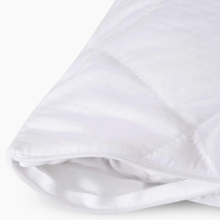 The Fine Bedding Company Breathe Pillow Protector primary image