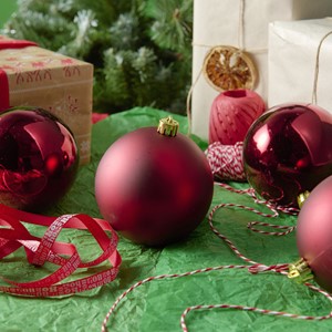 Shatterproof Christmas Baubles, 10cm, Pack of 4 - Red Image