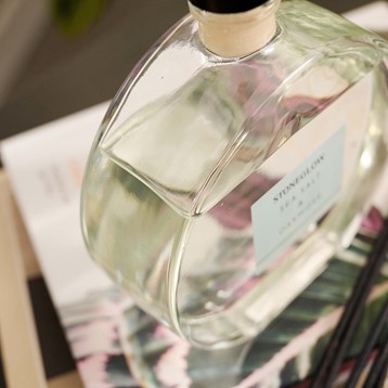 Sea Salt & Oakmoss Large Reed Diffuser Image