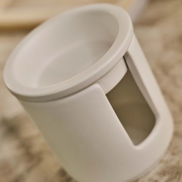 Modern Classics White Ceramic Wax Melter Image