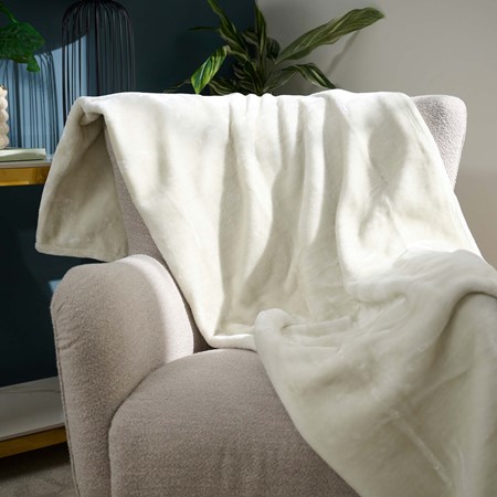 Maximus Cosy Cream Throw primary image
