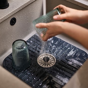 Joseph Joseph Small Sink Shield Protector Image