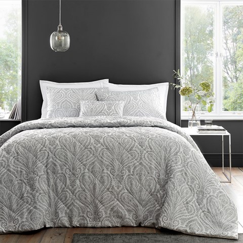Montpellier Quilted Silver Throw